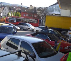 Eintritt frei beim Leimener Satiregipfel: Montäglicher Tankstau live und in Farbe