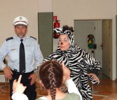 „Das kleine Zebra“ – Verkehrsaufklärung für Grundschulklassen