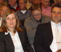Claudia Felden gewinnt Wahl: „Bürgermeisterin der Herzen“