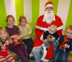 Nikolaus bescherte Kinder bei Fody´s