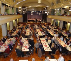 Über 450 Besucher bei der Seniorenadventsfeier in der Festhalle des HeidelbergerCement