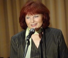 JOANA mit „Ich staune bloß!“ im Rosesaal
