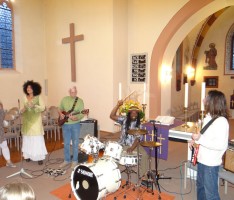 Beste Stimmung bei Humble Lion Band in Mauritiuskirche