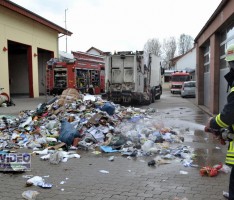 Brennender Müll auf Feuerwehrhof