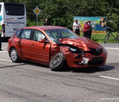 Schwerer Unfall auf L598 in Sandhausen: PKW gegen Bus – Mehrere Verletzte