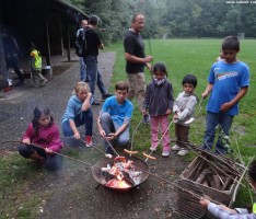 GALL-Gespenster erschrecken kleine Kinder! Nachtwanderung mit Spuk im Wald!