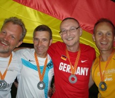 Arno Schneider gewinnt zwei WM-Titel im Rückwärtslaufen