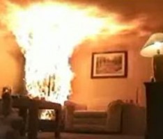 Schockvideo: Wohnungsbrand – Kerze entzündet Adventskranz / Weihnachtsbaum