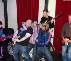 „Dicke Kinder“ machen fetten Sound und gute Stimmung im Janssen`s