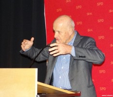 1.000 € monatlich für jeden! Prof. Werner erläutert das bedingslose Grundeinkommen