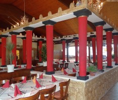 Griechisch Wählen am Sonntag: „Rot oder Weiß?“ im Minoas Palace