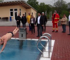 Die Freibad-Saison ist eröffnet: „DieLINKE“ ging mit gutem Beispiel voran!