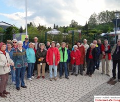 Gut besuchte und informative botanische Führung mit Dr. Ulrike Schofer