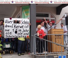 Gauangellocher trotzen dem Regen: Kerwe – Rede nimmt Lokalereignisse auf’s Korn