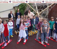 Förderverein der Turmschule Leimen übereicht Spielgeräte-Spende