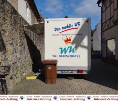 Sinnlos zerstörte Waschbecken in Kerwe-Toilettenhäuschen – Täter gesucht
