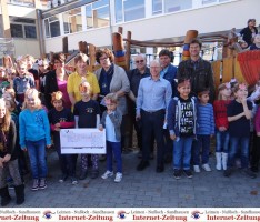 Herbstfest: GSS St. Ilgen freut sich über neues Klettergerüst im Schulhof