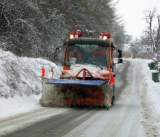 Straßenbauamt: Zugeparkte Ortsdurchfahrten erschweren Arbeit der Winterdienste