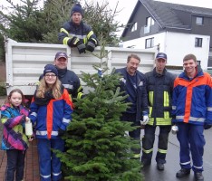 Freiwillige Feuerwehren holten die Christbäume ab