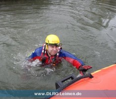 Klirrende Kälte und Sonne: DLRG – Einsatzübung am Neckar