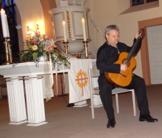 Gitarrenmusik von Bach – gespielt und erläutert von Roger Tristao Adao