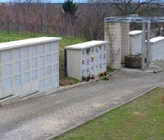 Erweiterung der Urnenwand auf dem Bergfriedhof Leimen