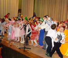 Musiktheater: 60 Akteure – 300 Zuschauer – 500 Kameras bei „Der beste Hofnarr“