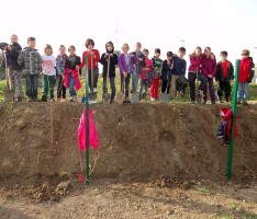 Turmschulenkinder pflanzten 1.500 Bäume und Sträucher
