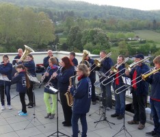 Osterblasen: Stadt- und Feuerwehrkapelle spielte im Dr.-Ulla-Schirmer-Haus