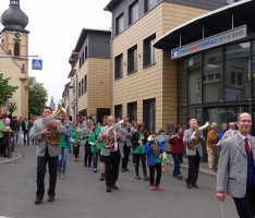 Sandhäuser Frühlingsfest und „Sommertags“- Zug – Kalte Witterung hielt viele ab