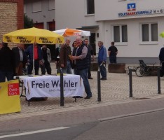 Viele Wahlstände – Viele Wahlkämpfer – Wenig Interessierte