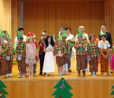 Turmschulen-Hort: Kinder spielten Schneewittchen im Bürgerhaus