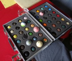 Die komplette Runde: 18 Schläge für 18 Löcher – Freizeit-Minigolfer können da nur staunen!