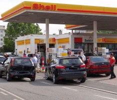 Leimen: Unfall an Shell-Tankstelle mit 4 Fahrzeugen – Behinderungen dauern an