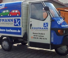 Italienischer Mini-„LKW“: APE als Werbeträger oder mobile Kaffeemaschine