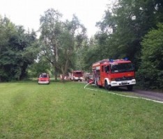 Brand in Maisbach: FFWs übten „lange Leitung“