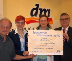 dm Markt Leimen spendet 2.000 € für Musikschule und Stadtbücherei