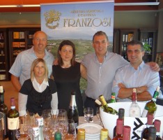 Italienische Kultur und Lebensart bei Wein und Feinkost in der Villa-di-Vino