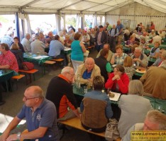 AWO-Schlachtfest: Temporäres Festzelt reichte für Besucheransturm nicht aus