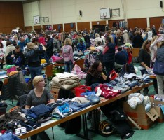 „Schlümpfe“-Flohmarkt in der Kurpfalzhalle nach wie vor sehr erfolgreich