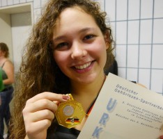 Miriam Nafar 4-fache Deutsche Gehörlosenmeisterin im Schwimmen
