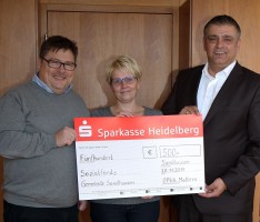 Optik Mattern spendete 500 Euro für Sandhäuser Sozialfonds