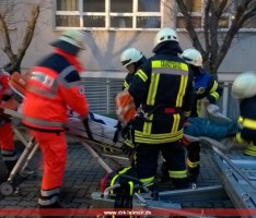 Verpuffung im Jugendraum der Kirchengemeinde: Großübung in HD-Kirchheim
