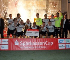 Fußball-Hallenturnier: </br>Schwartz-Elf siegt beim SparkassenCup