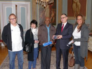Kubas Vize-Kulturminister Orlando Vistel (Mitte)