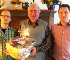 Schachclub Sandhausen gratulierte Hartmut Janssen zum 75. Geburtstag