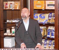 „Quartalsgespräche“ in der Villa di Vino mit Mundart-Kabarettist Arnim Töpel