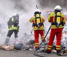 Sandhausen: Ladung von Mülltransport brannte – Fahrer rettet geistesgegenwärtig Fahrzeug