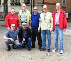 Premiere beim TV St. Ilgen: Jedermänner spielen Boule vorm Rathaus St. Ilgen