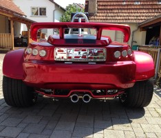 Das Ding hat doch echt ein Rad ab: Drei (3!) Räder, 201 PS und echter Motorradschreck